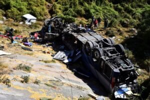 致命交通事故墨西哥一巴士与卡车相撞造成19人死亡