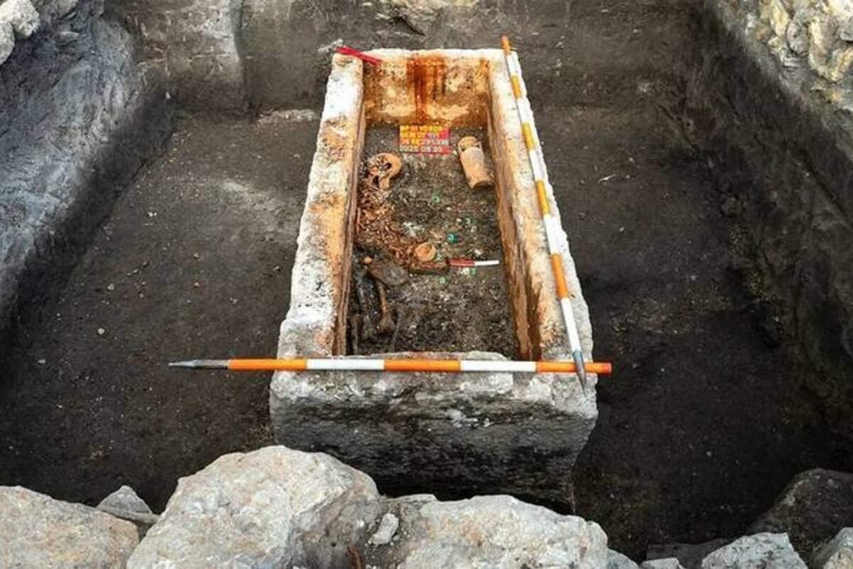 罗马1700 年密封墓葬