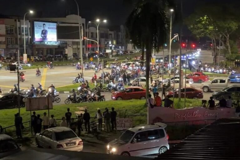 霹雳警方展开深夜联合突击行动 扣押30摩哆、逮捕12名违法者