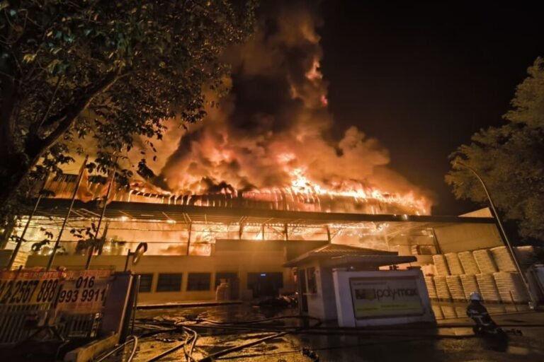 瓜拉冷岳炼油厂火灾惊现烧焦遗体 事件促监管部门检讨厂区安全