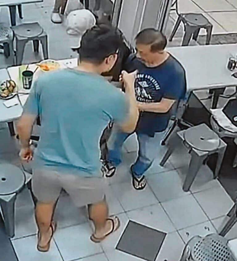 新加坡乐斯广场咖啡店冲突升级：警方锁定40岁男子身份，73岁云吞面摊主遭甩倒事件正式立案调查