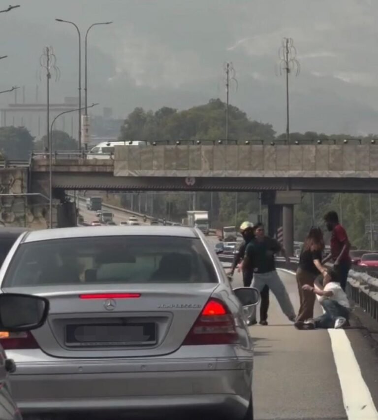 大道驾驶纠纷升级为暴力冲突：法拉利与 Perodua Aruz 司机南北大道对峙，一男遭殴打恐吓倒地