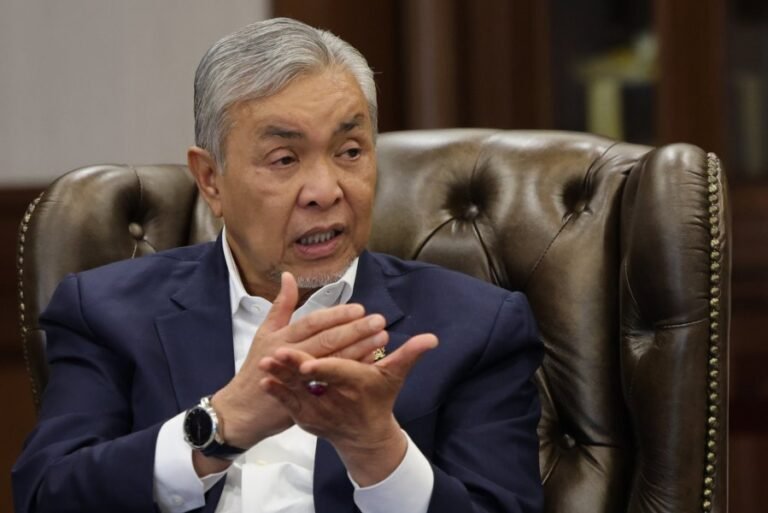 阿末扎希证实曼谷秘密接触反对党：国阵明确拒绝”走后门”推翻团结政府