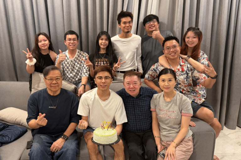 不只写过《古惑仔》！这位香港电影老将专程飞来马来西亚，首站就见Dr Kervis 苏才育？