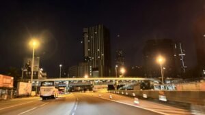 香港天文台预报：10月26日大致天晴，气温最高约30度，本周中期风势较大
